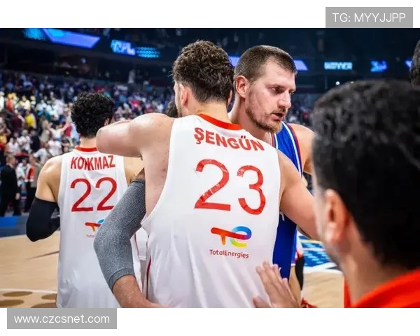 申京今晚表现出色让人不禁将他与约基奇进行比较